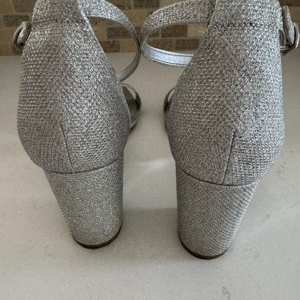 Bandolino chic heels